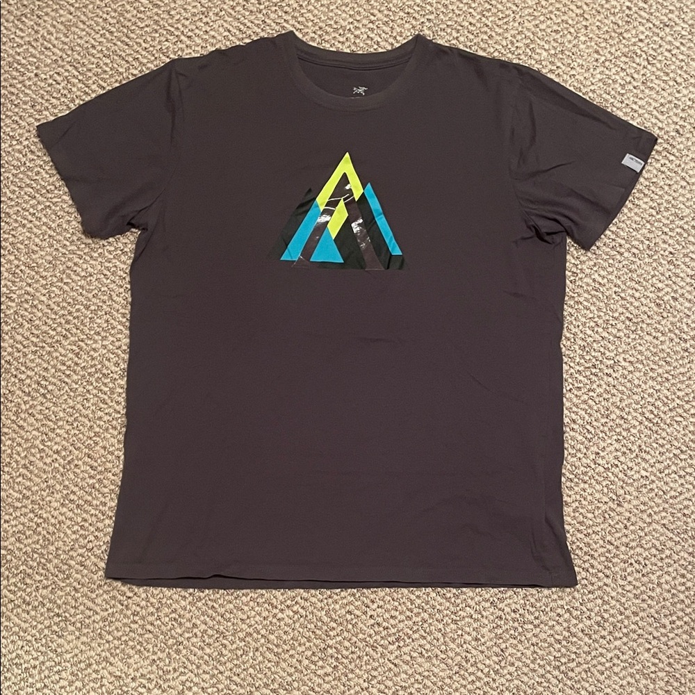 Arc'teryx Men's Charcoal Tee with Triangular Design